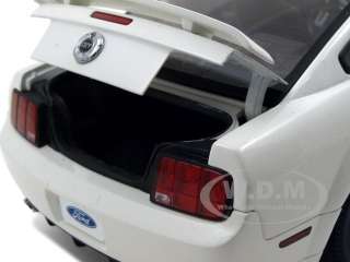 2007 FORD MUSTANG GT CALIFORNIA SPECIAL WHITE 118 BY AUTOART 73111 