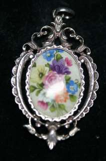 BEAUTIFUL HAND PAINTED PENDANT. MEASURES 2 1/4 INCHES WITH BALE. 2 