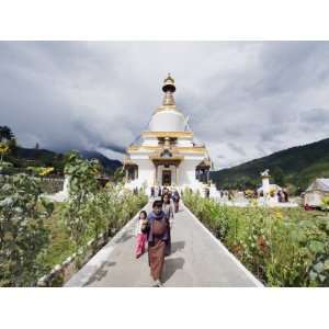  Pilgrims at the National Memorial Chorten, Thimphu, Bhutan 