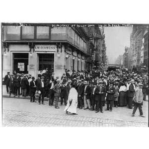 Photo Depositors at failed bank, L.W. Schwenk, 7th St. and Ave. A, New 