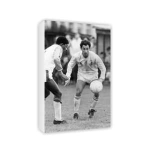  Ossie Ardiles   Canvas   Medium   30x45cm