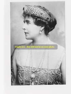 mm414   Queen Marie of Romania in tiara & pearls in profile   photo 