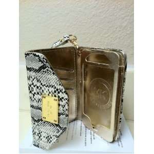   Clutch 3 3gs 4 4s black/white snake skin Cell Phones & Accessories