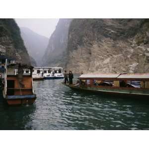  Boats Await Tourists in the Lesser Three Gorges of the 