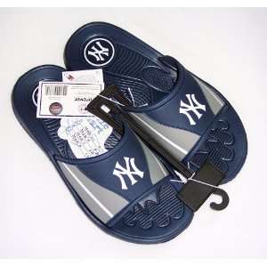  NEW YORK YANKEES SHOWER POOL BEACH FLIP FLOPS SIZE LARGE 