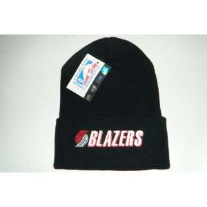   NEW Authentic Beanie / toque knit hat Logo 7