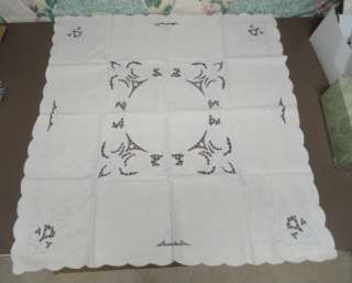 Vintage LINEN Table Topper w/Napkins CUTWORK EMBROIDERY  