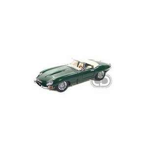  1961 Jaguar E Type Cabriolet 1/18 Green Toys & Games