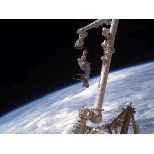 Nchored to the International Space Stations Canadarm2 Foot Restraint 