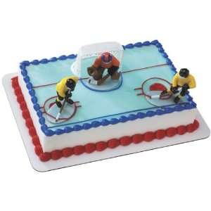  Hockey Players At Center Ice Cake Decorating Set (4 Pieces 