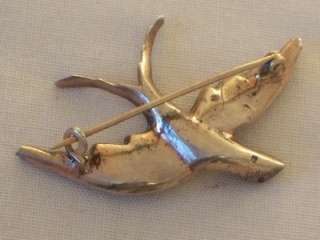 AN ANTIQUE SILVER SWALLOW OR BIRD DESIGN BROOCH INSET WITH PASTE 