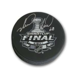  Mark Recchi autographed 2011 Stanley Cup logo puck Sports 