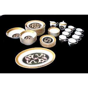  Chinese Porcelain Dinner Service