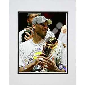 Photo File Los Angeles Lakers Kobe Bryant 2009 Finals MVP Trophy 