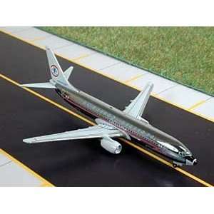  American B737 800 Retro Polished (1500 Scale) Toys 