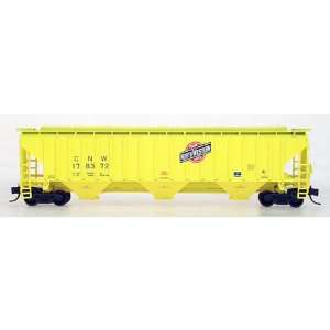  N RTR 4750 3 Bay Ribbed Covered Hopper, C&NW Toys & Games