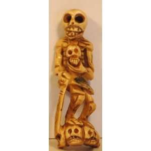  Skeletal Warrior Holding Skull (White) 