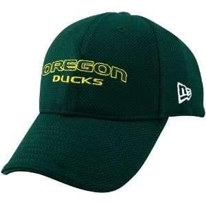 NCAA New Era Oregon Ducks Green Jersey 39THIRTY Stretch Fit Hat (Small 