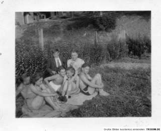 Orig.Foto Halb Nackte Soldaten und Damen Girls Freibad Odenheim WW2 