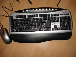 Computertastatur und Maus (Kabel) schwarz/silber in München   Moosach 
