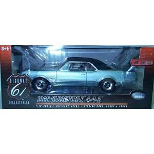    1966 Oldsmobile 442 Silver Diecast Model 1/18 Toys & Games