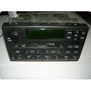 Radio  NAVIGATOR 99 01 AM FM cassette/CD control, 8 speakers, ID XL1F 