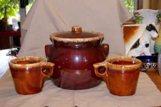 Hull Pottery Bean Pot with lid and 2 coffee Mugs  