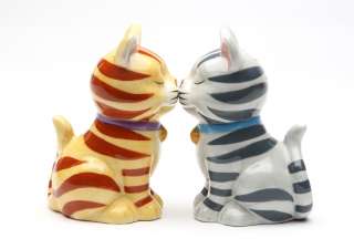 KITTENS CAT CUTE KISSING MAGNETIC SALT PEPPER SHAKERS  