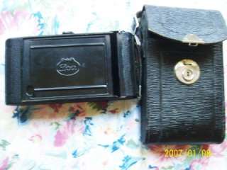You are bidding on a very nice vinintage Zeiss Ikon Fold Out camera in 