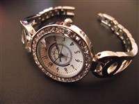 Reloj pulsera Elegante EveMonCrois para Mujeres .Plata y Blanco con 