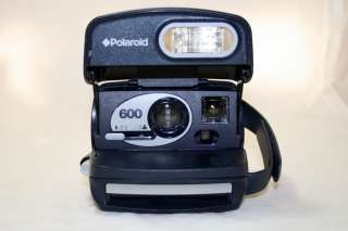   pictures at the push of a button uses polaroid 600 platinum film