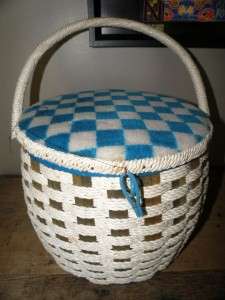 Wicker Sewing Basket in very good condition. Super cute sewing basket 